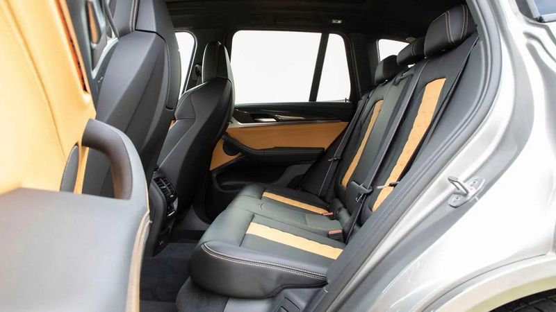 BMW X3 • 2020 • 25,900 km 14