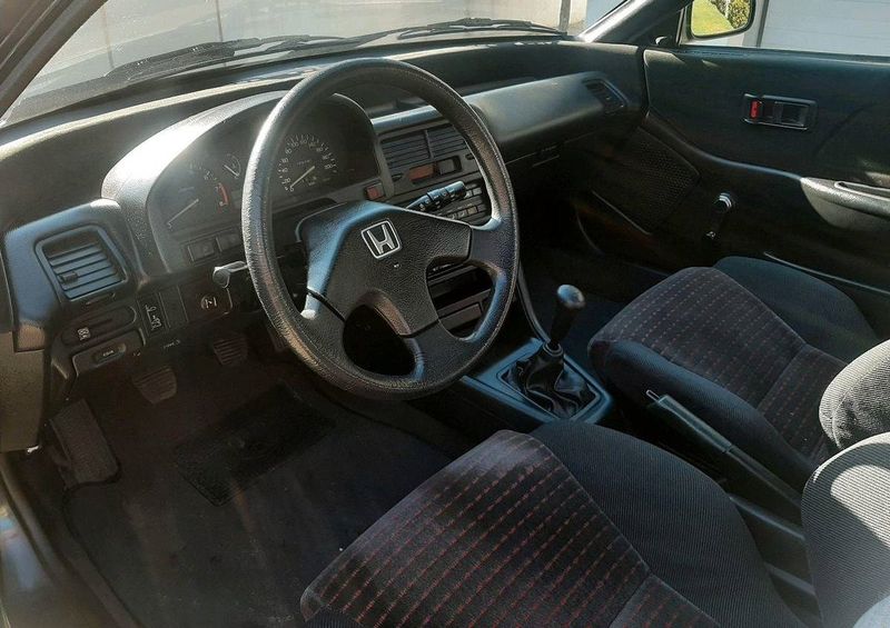 Honda CR-X • 1990 • 89,999 km 3