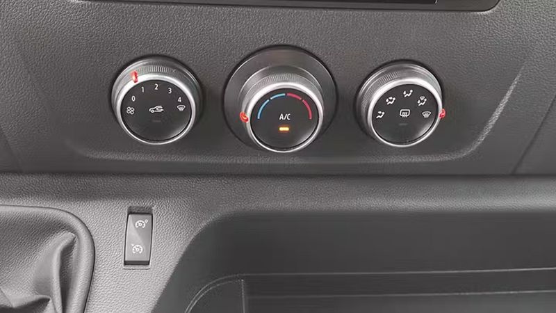 Renault Master • 2024 • 20,858 km 8