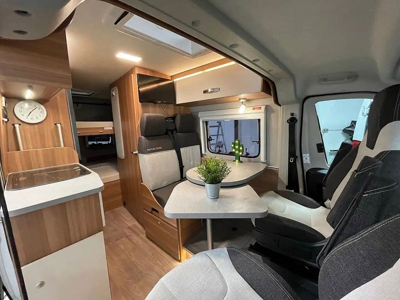 Fiat Ducato • 2018 • 60,000 km 10