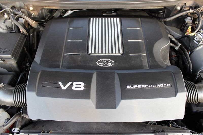 Land Rover Range Rover • 2010 • 181,000 km 2