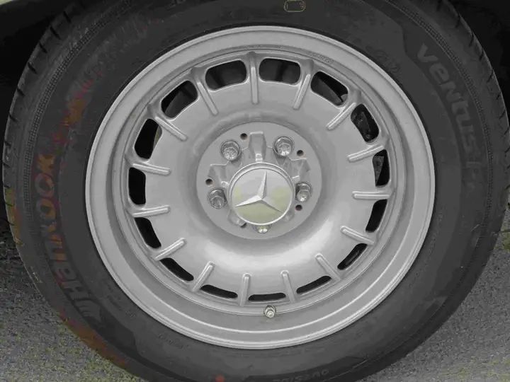 Mercedes-Benz 200 - 300 • 1981 • 257,000 km 14