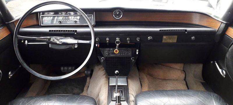 Rover 200 • 1980 • 40,000 km 2