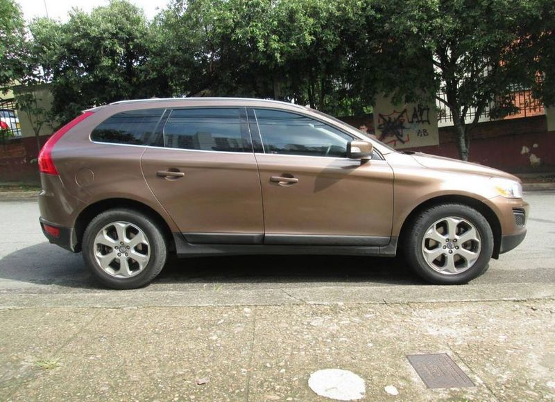 Volvo XC • 2012 • 120,000 km 2