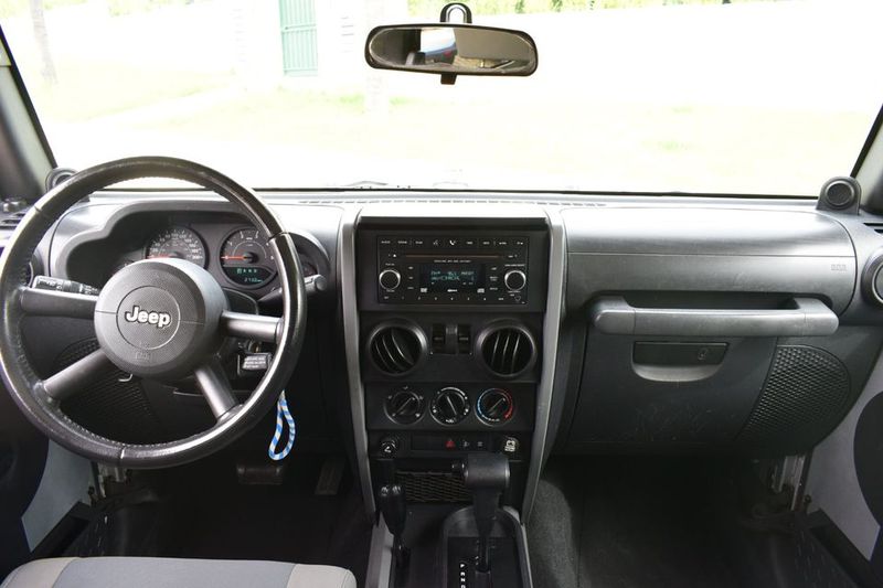 Jeep Wrangler • 2010 • 98,000 km 5