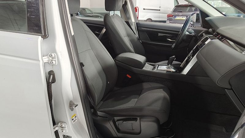 Land Rover Discovery Sport • 2019 • 74,437 km 16