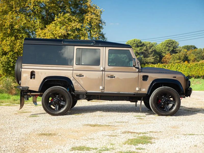 Land Rover Defender • 2011 • 83,000 km 14