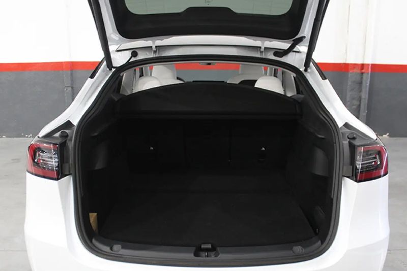 Tesla Model Y • 2023 • 18,300 km 7