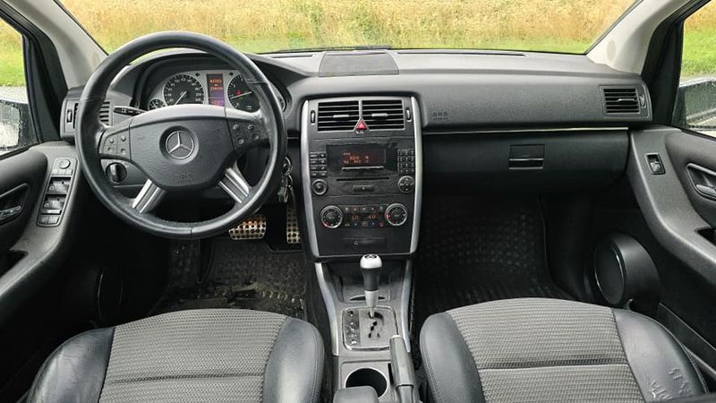 Mercedes-Benz 200 E • 2007 • 2,600 km 2
