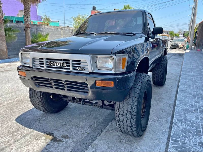 Toyota Tacoma • 2001 • 140,000 km 1