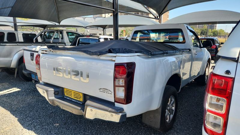 Isuzu Pickup • 2013 • 105,880 km 2