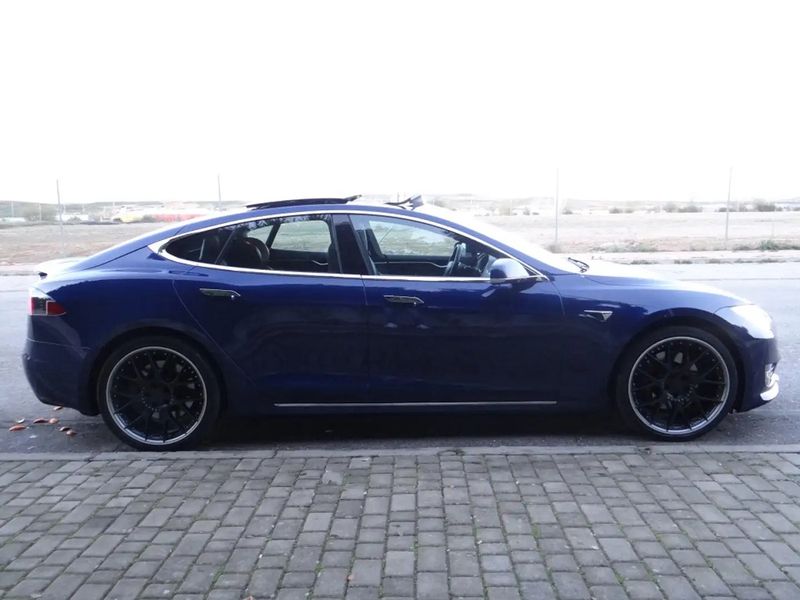 Tesla Model S • 2018 • 161,000 km 9
