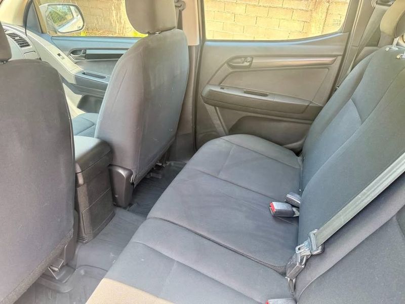 Isuzu D-MAX • 2020 • 154,000 km 3