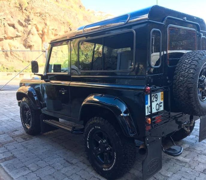 Land Rover Defender • 2000 • 250,000 km 2