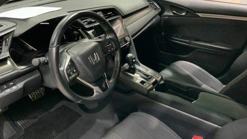 Honda Civic • 2019 • 32,000 km 2