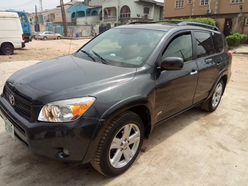 Toyota RAV4 • 2008 • 32,000 km 7