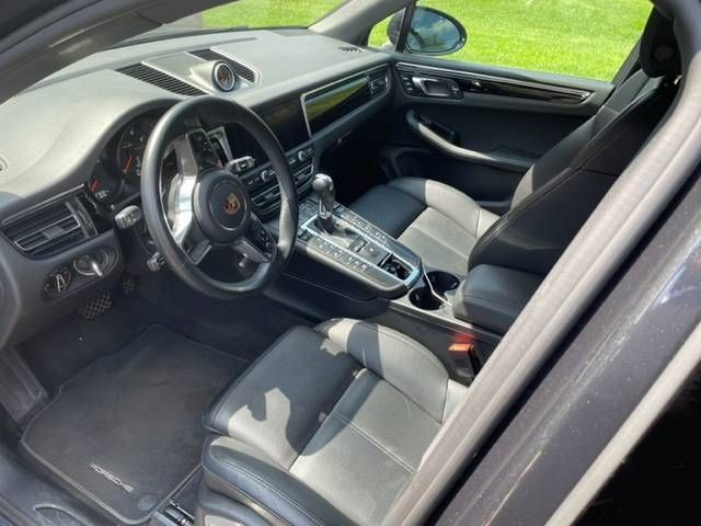 Porsche Macan • 2019 • 28,650 mi 6