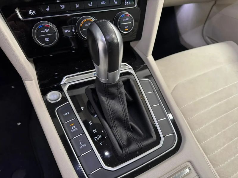 Volkswagen Passat • 2018 • 83,000 km 8