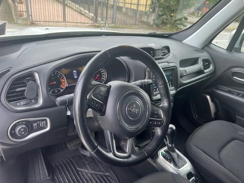 Jeep Renegade • 2018 • 90,000 km 4