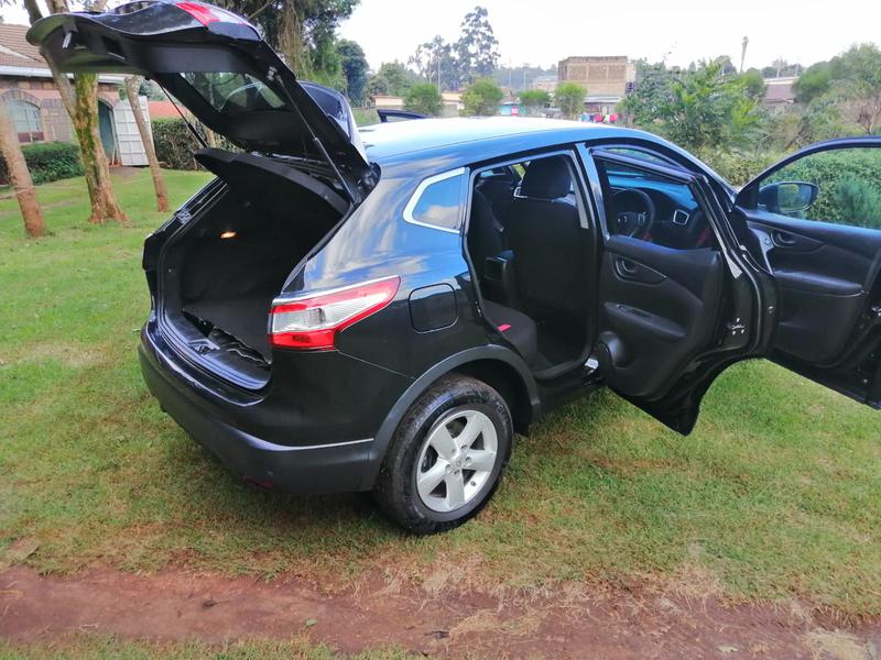 Nissan Qashqai +2 • 2014 • 122,000 km 2