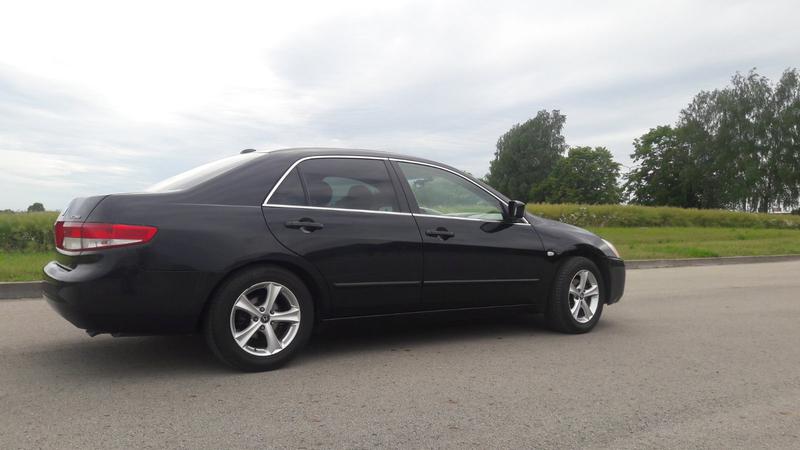 Honda Accord • 2004 • 155,000 km 3