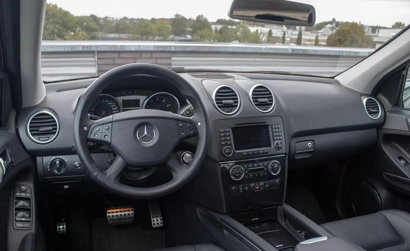 Mercedes-Benz M-Class • 2006 • 116,000 km 12