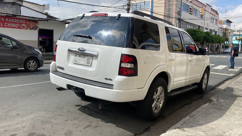 Ford Explorer • 2011 • 223,000 km 18