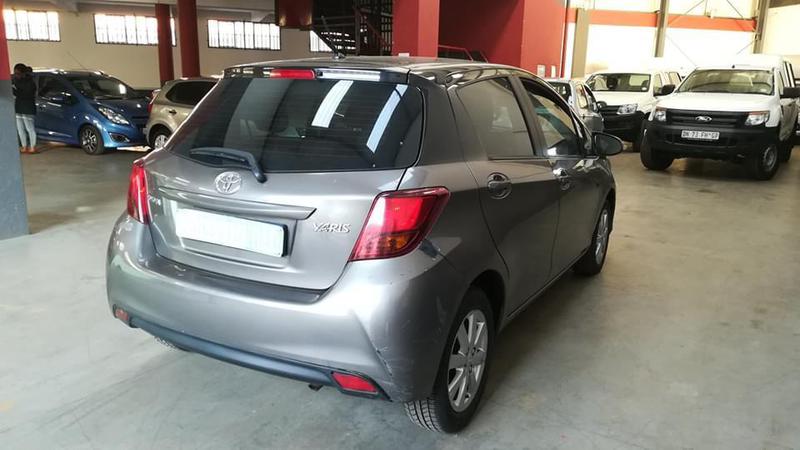Toyota Yaris • 2015 • 129,000 km 4