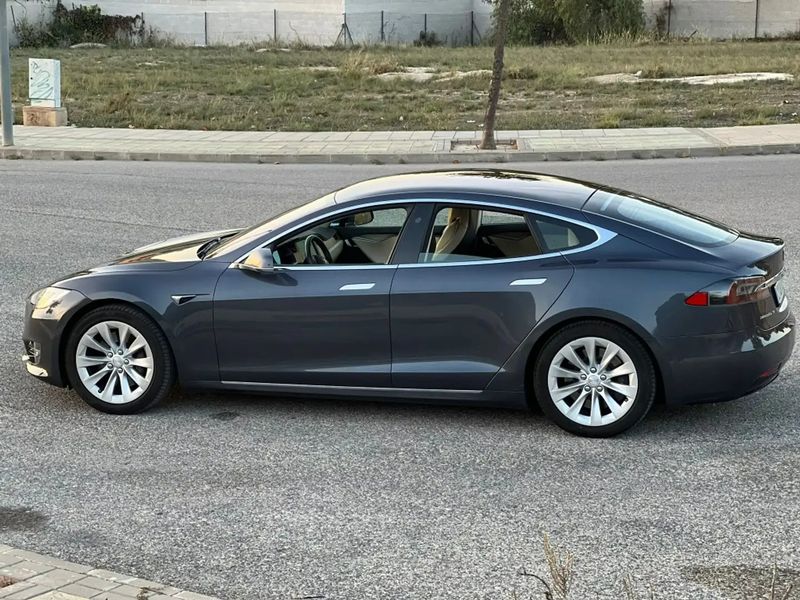 Tesla Model S • 2019 • 50,960 km 9
