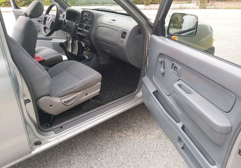 Nissan Pickup • 2002 • 250,000 km 8