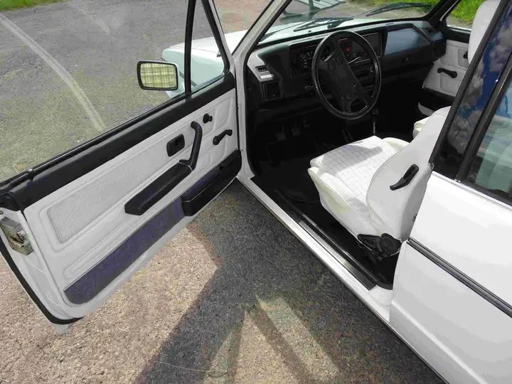 Volkswagen Golf Cabrio • 1987 • 251,000 km 2