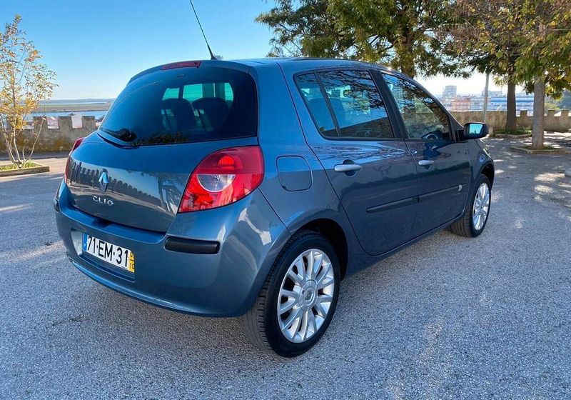 Renault Clio • 2007 • 90,000 km 2
