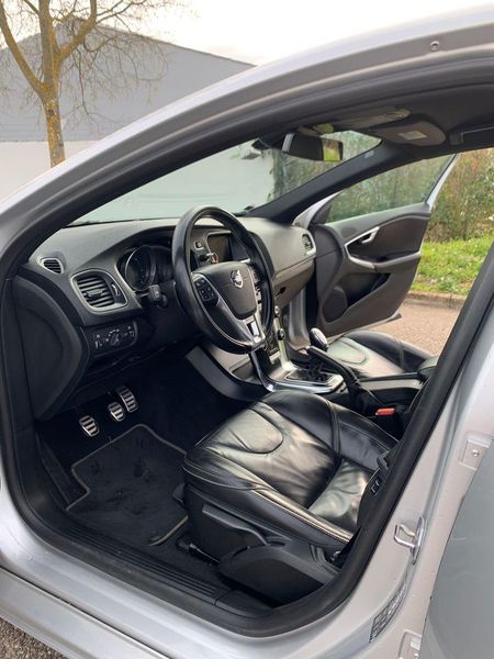Volvo V40 • 2014 • 60,000 km 5