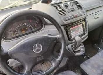 Mercedes-Benz 210 Van • 2004 • 289,000 km 4