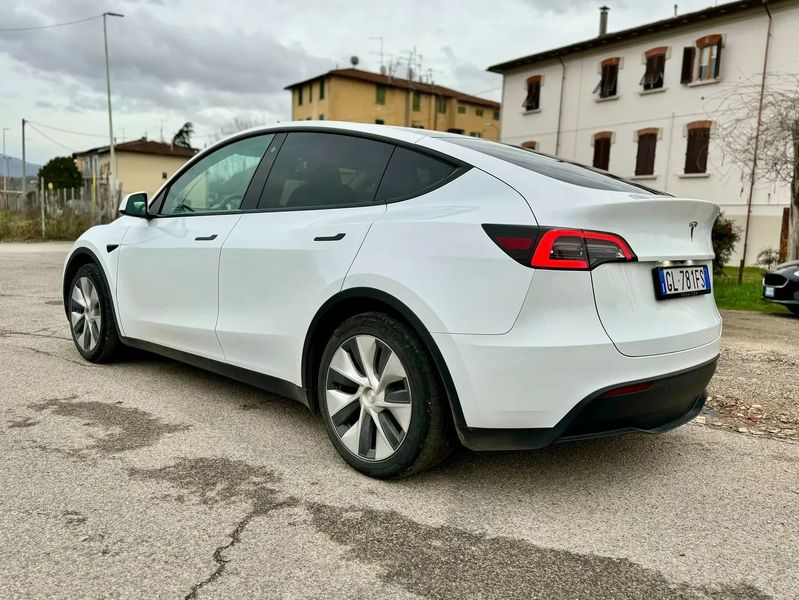 Tesla Model Y • 2022 • 45,000 km 2