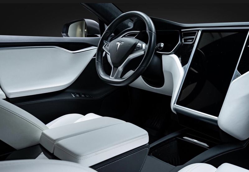 Tesla Model S • 2018 • 111,000 km 4