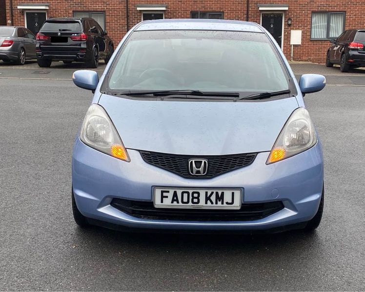 Honda Fit • 2010 • 113,000 km 4