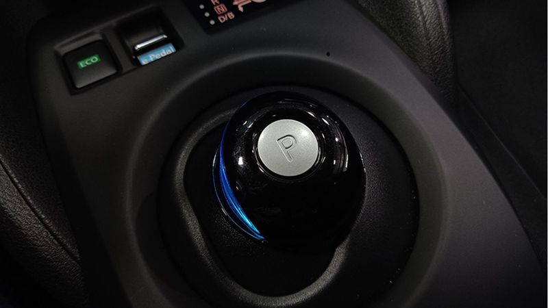 Nissan Leaf • 2024 • 2,276 km 3