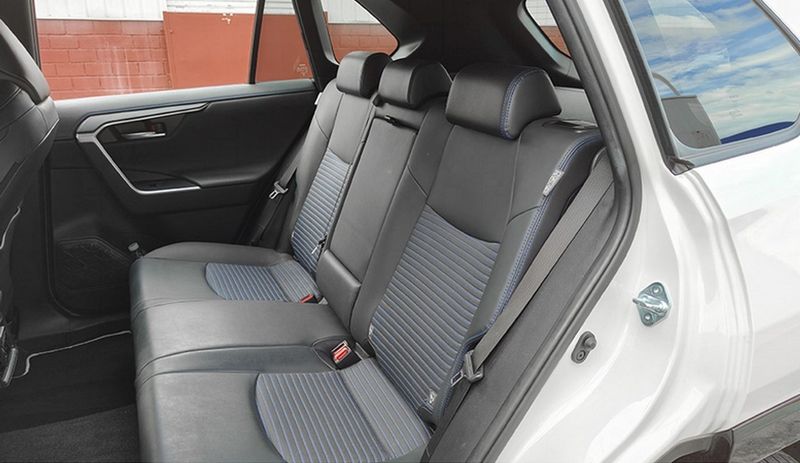 Toyota RAV4 • 2022 • 95,000 km 7