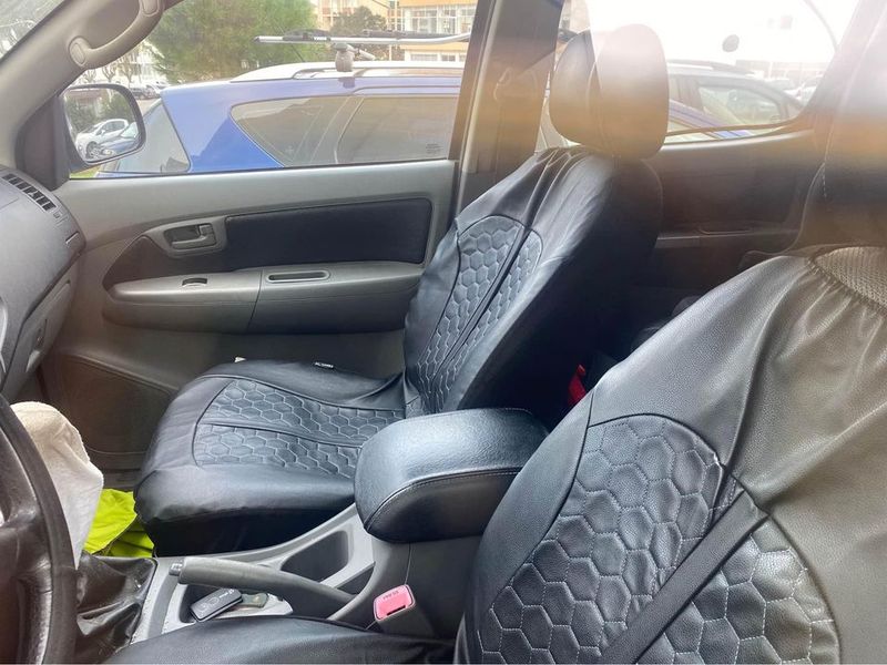Toyota Hilux • 2007 • 219,000 km 5