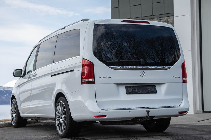 Mercedes-Benz 210 Van • 2015 • 132,000 km 12