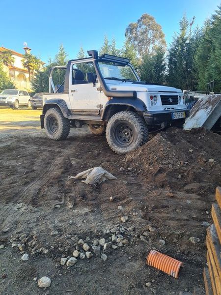 Suzuki Samurai • 2000 • 200,000 km 2