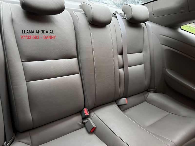 Honda Civic Coupé • 2011 • 83,000 km 10