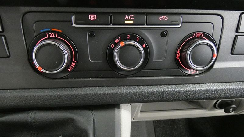 Volkswagen T5 Multivan • 2018 • 104,112 km 25