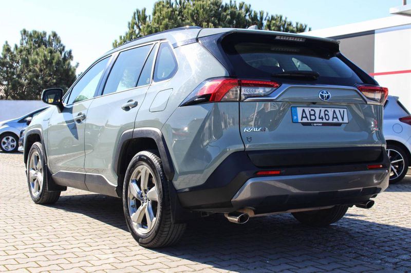 Toyota RAV4 • 2020 • 120,000 km 2