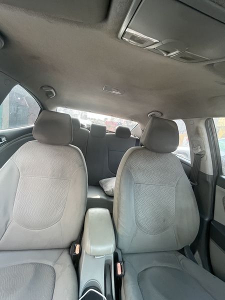 Hyundai Accent • 2013 • 97,123 km 4