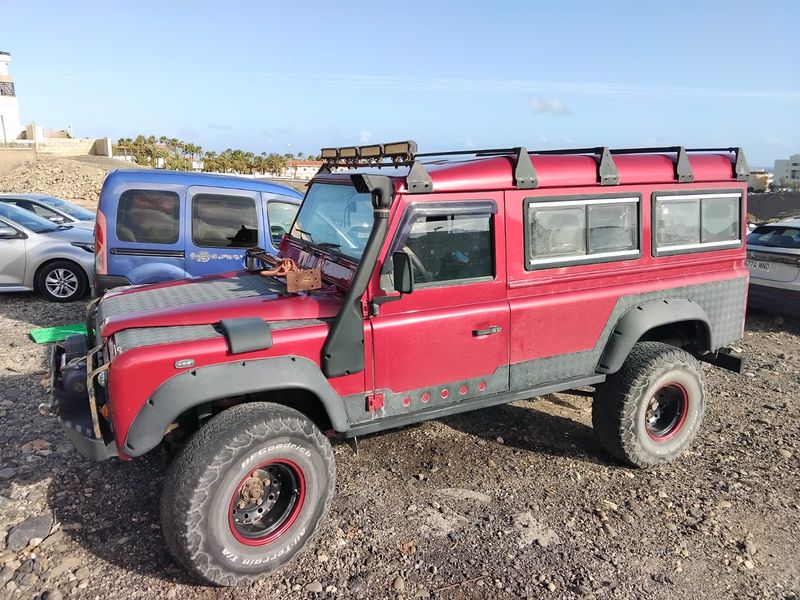 Land Rover Defender • 1993 • 430,000 km 2