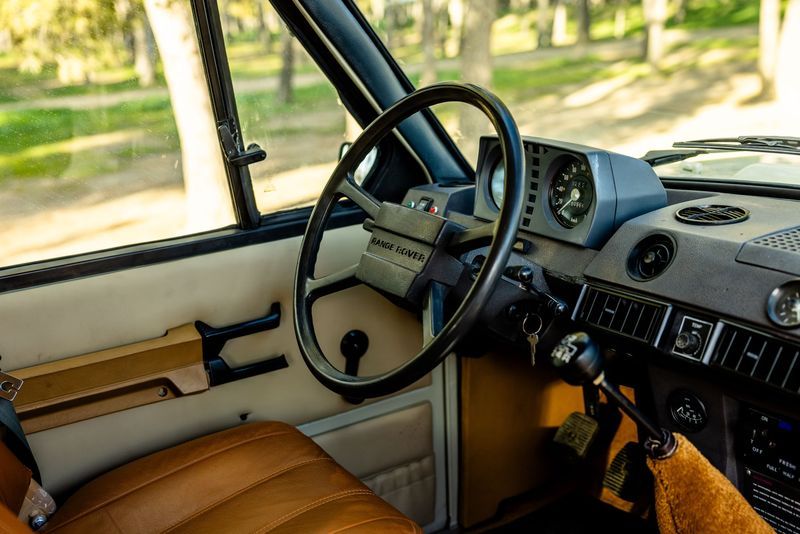 Land Rover Range Rover • 1980 • 61,000 km 12