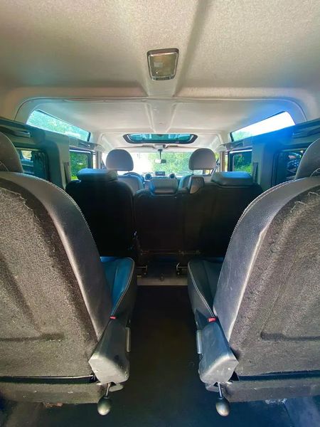 Land Rover Defender • 2010 • 101,000 km 8