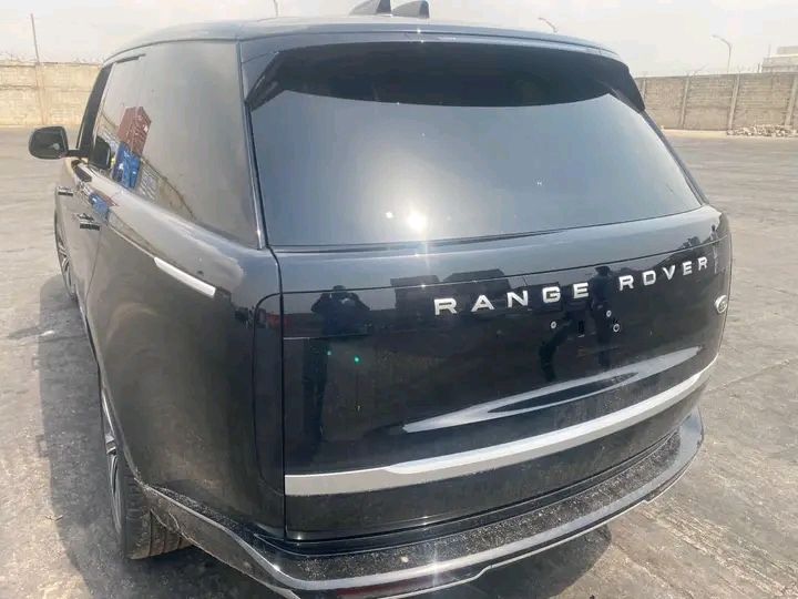 Land Rover Range Rover • 2022 • 50,000 km 3